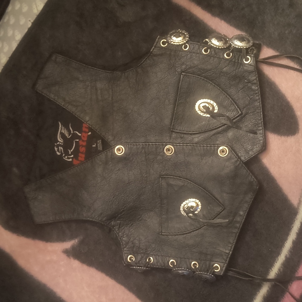 Childs nwot black leather vest size L